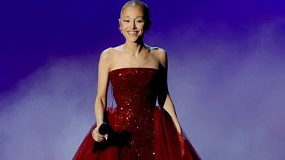 Ariana Grande y Cynthia Erivo rinden tributo a ‘Wicked’ con sus looks en los Oscar 2025 noticias imagen