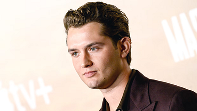 El hijo de Jude Law se parece tanto a su papá que interpretó su versión más joven en una película de ciencia ficción de los 2000 noticias imagen