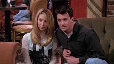 "Es para celebrar lo hilarante que era": Lisa Kudrow sorprende haciendo algo que nunca se atrevió en 'Friends' para honrar a Matthew Perry noticias imagen