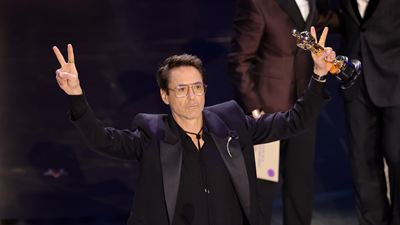 Premios Oscar 2024: Fuertes críticas a Robert Downey Jr. por la forma de recibir su premio