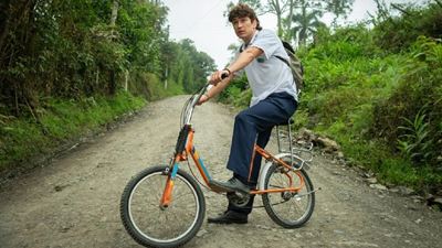 La anécdota de Juan Pablo Urrego en 'Rigo' mientras filmaba una escena en bicicleta: "Casi me salgo de la carretera"