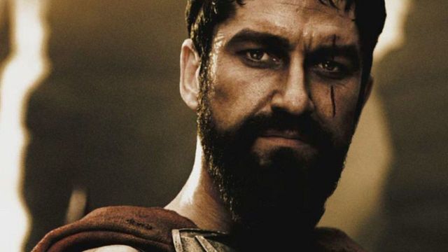 Todos se burlaban de Gerard Butler mientras filmaban esta escena icónica de 300: Simplemente no esperaban que esta frase se convirtiera en la más famosa de la carrera del actor noticias imagen