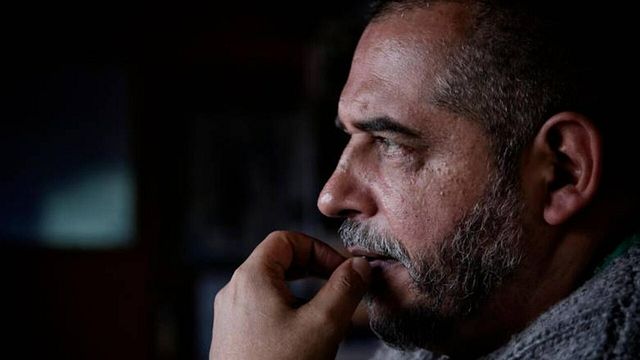 Mario Mendoza: el escritor que revela la oscura belleza de Bogotá noticias imagen