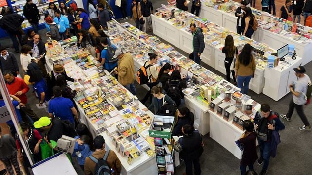 A propósito de la Feria internacional del libro de Bogotá te recomiendo 3 libros sobre series que deberías leer noticias imagen