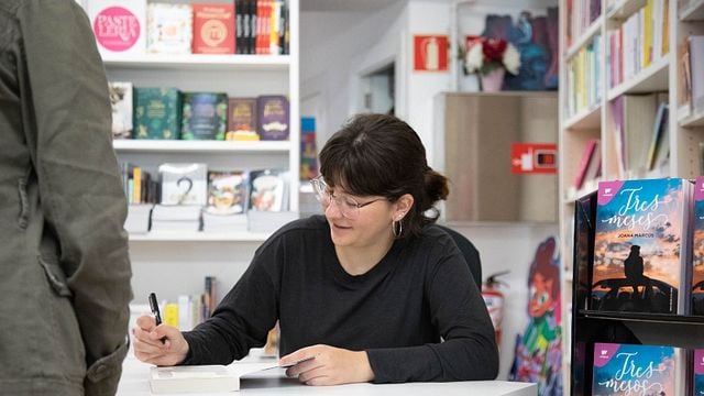 La escritora española Joana Marcús y su debilidad por el cine de Tarantino noticias imagen