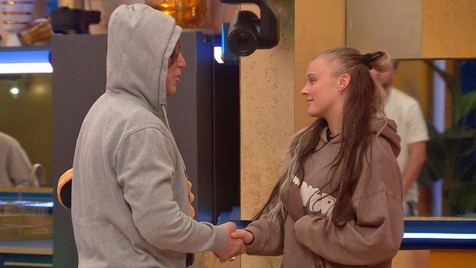 Mickey Rourke y Jojo Siwa en 'Celebrity Big Brother'