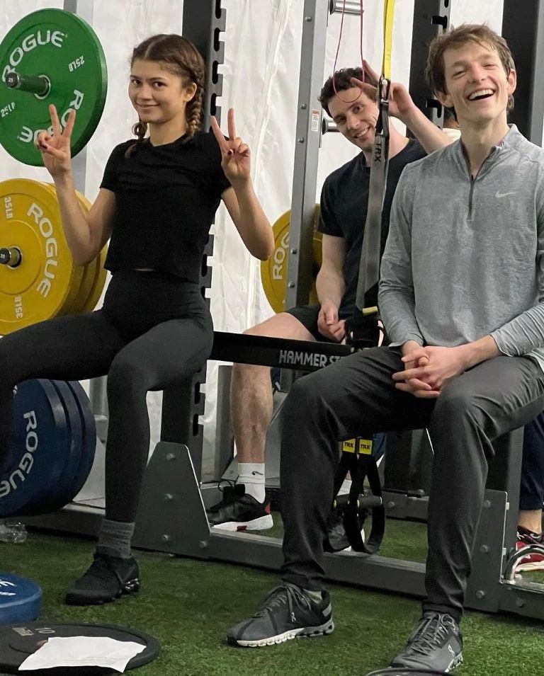 Zendaya, Josh O'Connor y Mike Faist entrenando para 'Challengers'.