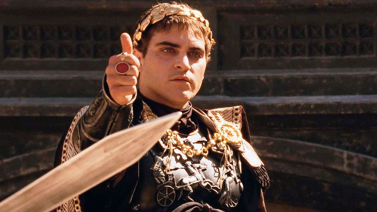 Joaquin Phoenix es el emperador Cómodo en 'Gladiador'