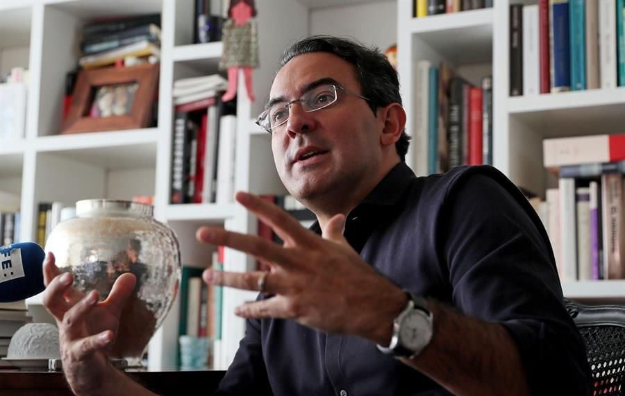 El escritor colombiano Juan Gabriel Vásquez durante una entrevista con Agencia EFE.